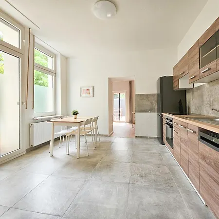 Tolstov - 4 Mit Terrasse