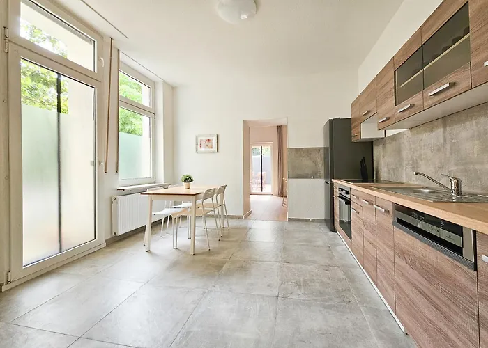 Tolstov - 4 Mit Terrasse